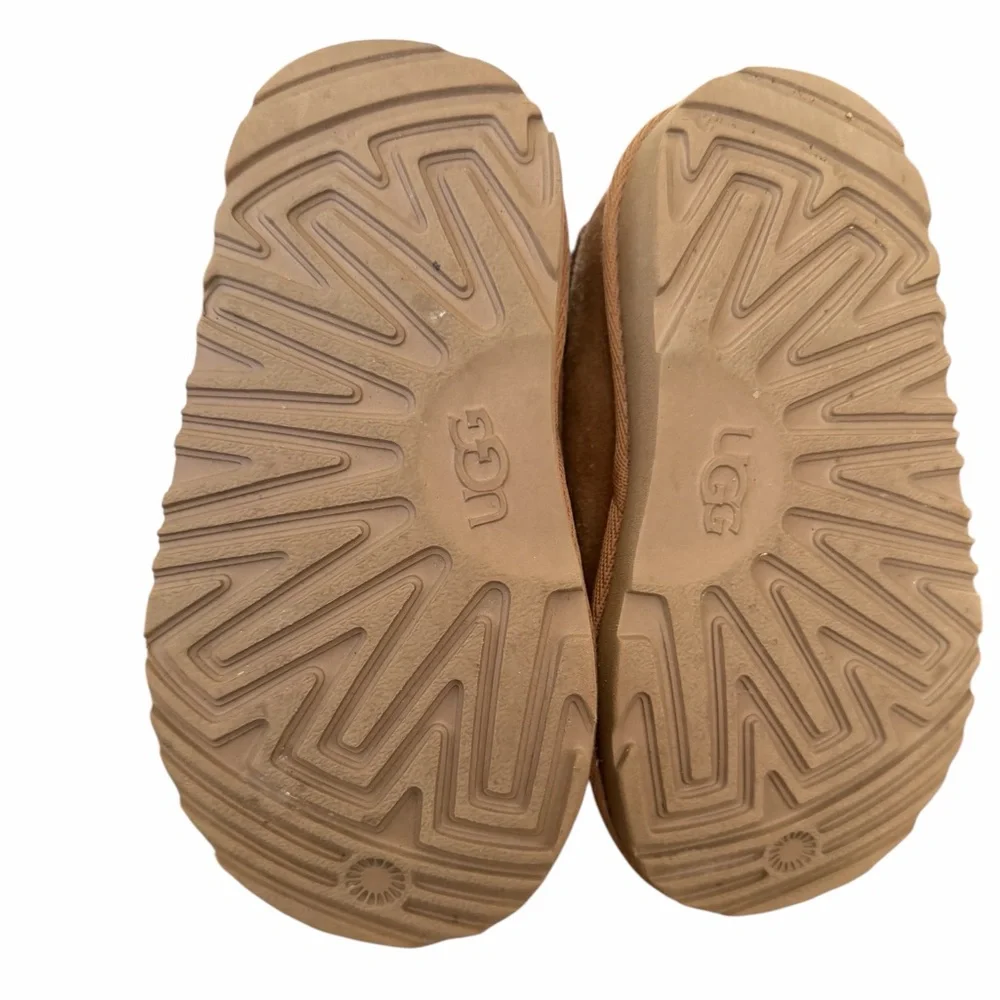 Chestnut UGG Kids Brown Suede Slippers‎